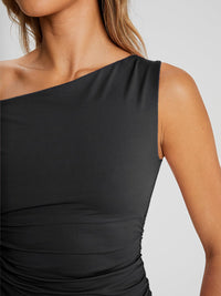 Trendy Queen Women's Off The Shoulder Tank Top, Sleeveless Stretchy Going Out Crop Top, Y2K Fashion T-Shirt for Summer Black M