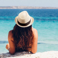DRESHOW Women Straw Sun Hat Short Brim Panama Travel Fedora Summer Hat Roll Up Beach Cap for Women UPF 50+